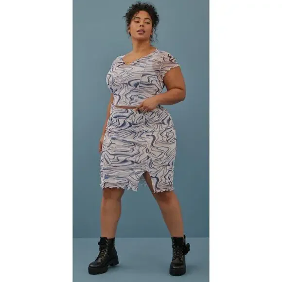 Torrid Festi Cropped Mesh Exposed Seam Top 00 in Multi Color - Picture 3 of 12